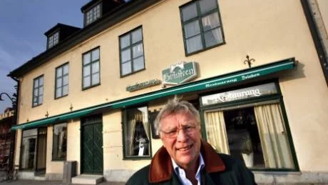 <7GT_Bildrubrik>till salu.</7GT_Bildrubrik> Christer Sandström, pensionär som driver restaurang Brinken, säljer rörelsen och fastigheten på Södertorg.