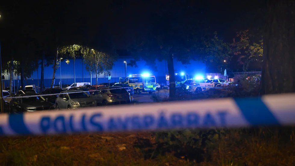 Polis på plats efter onsdagens mord vid Mälarhöjdens idrottsplats i Fruängen i södra Stockholm.