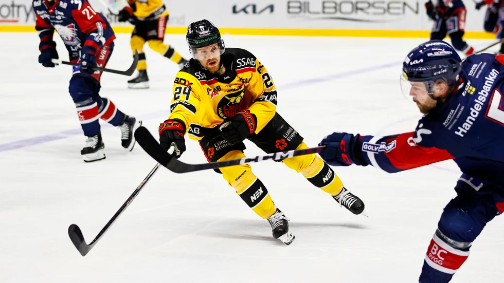 Brendan Shinnimin och LHC:s Oscar Fantenberg.