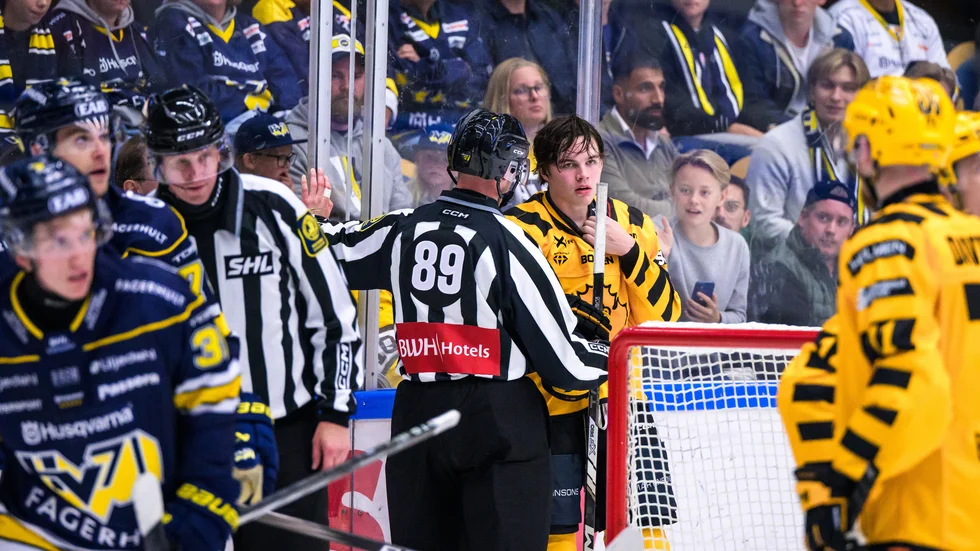 Att Axel Sandin Pellikka besitter en oerhört skicklighet med pucken är väl dokumenterat, men i bortamatchen mot HV71 klev backlöftet även fram som en defensiv gigant.