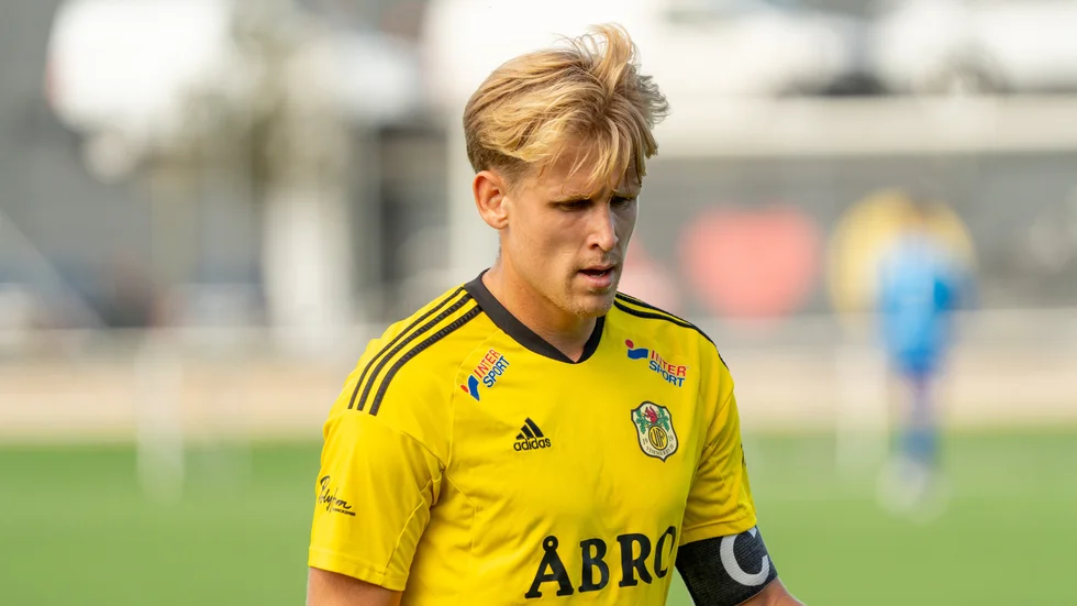 Oskar Stejdahl, lagkapten och mittfältsstjärna i VIF, ser ut att stanna i klubben. Även om han betonar att inget är påskrivet ännu.