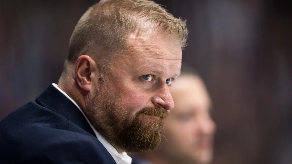 LHC-tränaren Klas Östman har en del att fundera över inför bortamötet med Timrå.