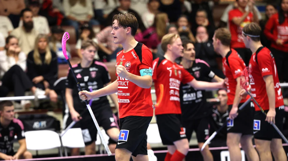 Gabriel Kohonen drog på sig hemmalagets frustration och besvikelse i samband med matchavgörandet.