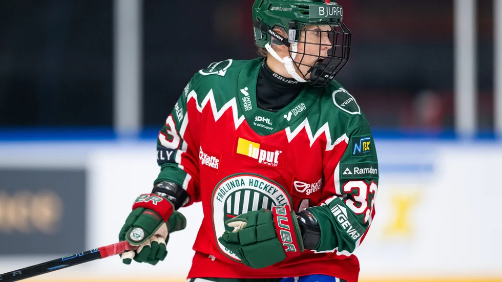 Michelle Karvinen gjorde det avgörande målet mot Luleå Hockey/MSSK.