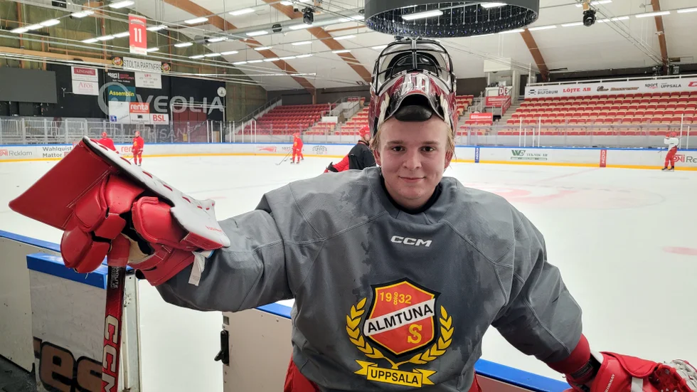 Almtunas Oskar Blomgren gjorde en titthålsoperation i augusti och hann precis bli spelklar till premiären. Efter det har säsongen varit som en saga för 20-åringen.