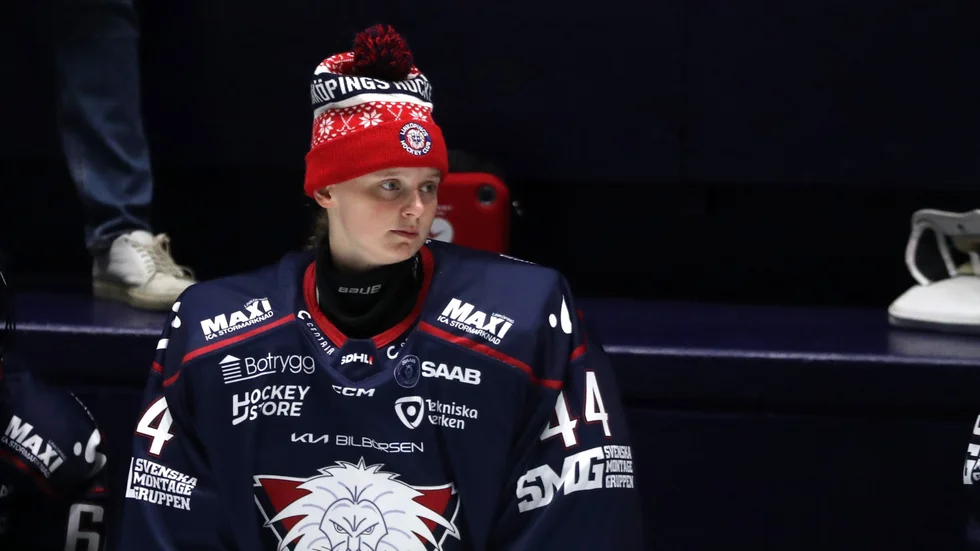 Arkivbild på Jorinde Heller från försäsongen - i premiären slapp hon vakta båsdörren. Istället blev hon matchjälte tillsammans med målskyttarna Lindsay Agnew och Lova Blom.