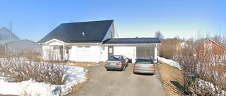 Huset på Åkerbärsstigen 8 i Pajala sålt igen – med stor värdeökning
