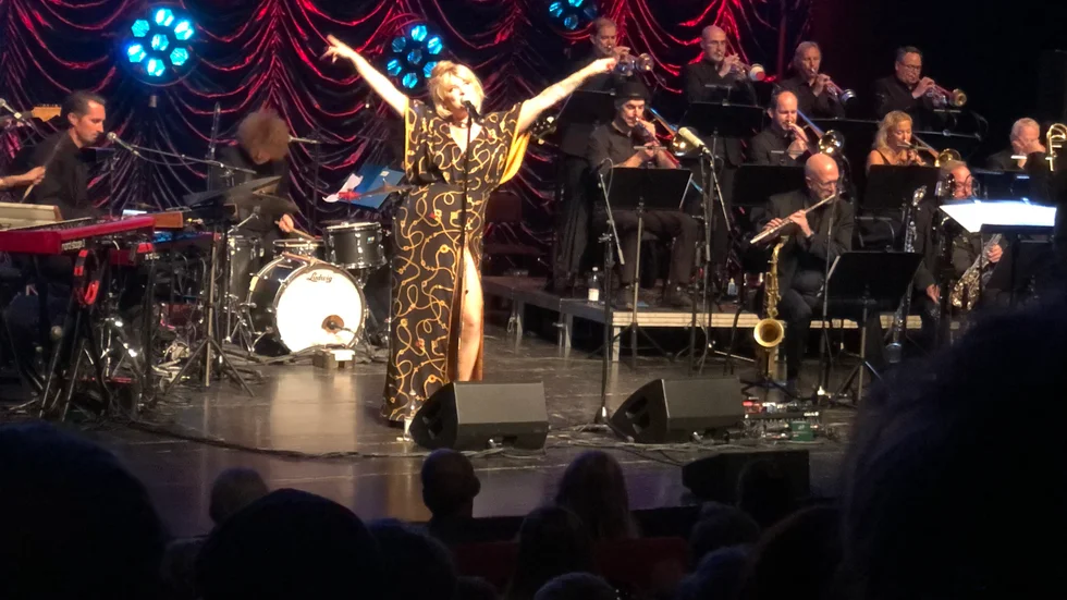 Linnea Henriksson trollband publiken med sin röst och persona, menar recensenten Andreas Hoffsten.