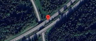 Stopp på E18 på grund av olycka med tre personbilar