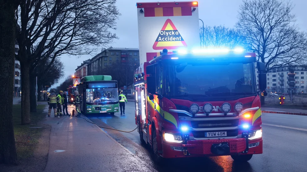 Räddningstjänsten fick släcka en brand i en stadsbuss på lördagsmorgonen.