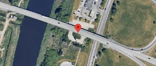 Fordon står stilla på E20 vid Västerleden