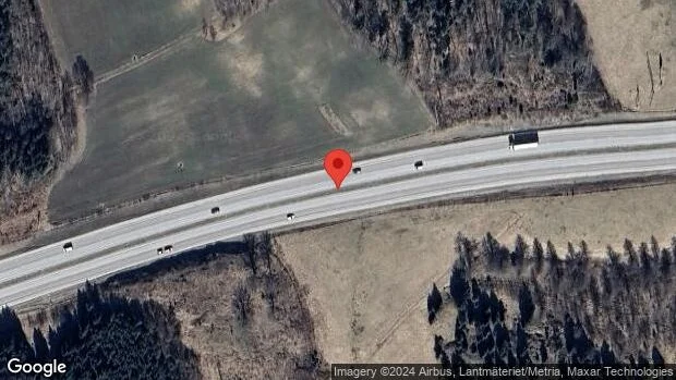 Stillastående personbil på E4 – problem i trafiken