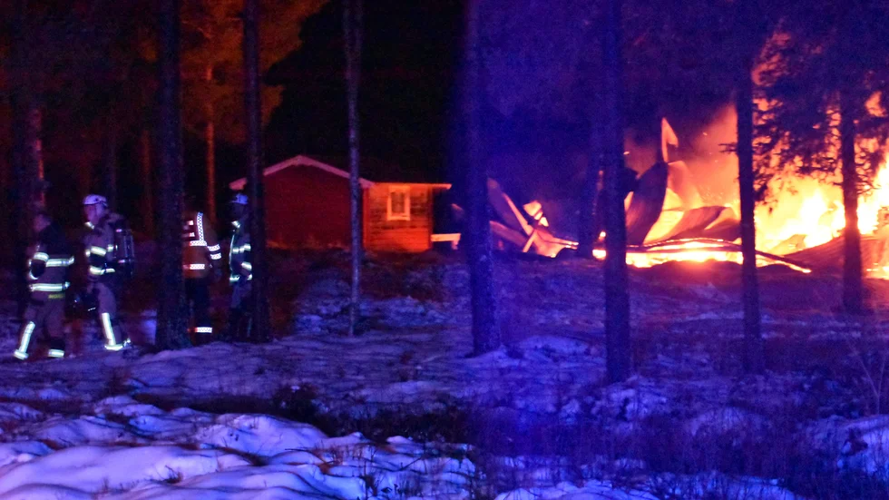 En stuga brinner strax utanför Norsjö.