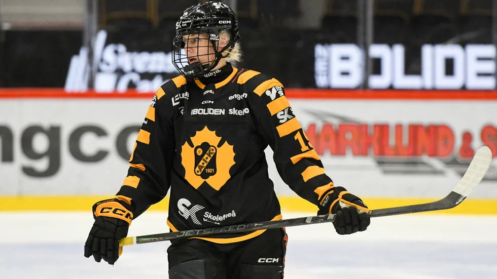 ”Det är såklart inte kul, samtidigt är jag stolt över hur vi spelade”, säger Jenna Pirttijärvi.