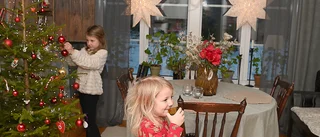Gammaldags julkänsla hos familjen på gården Svidja