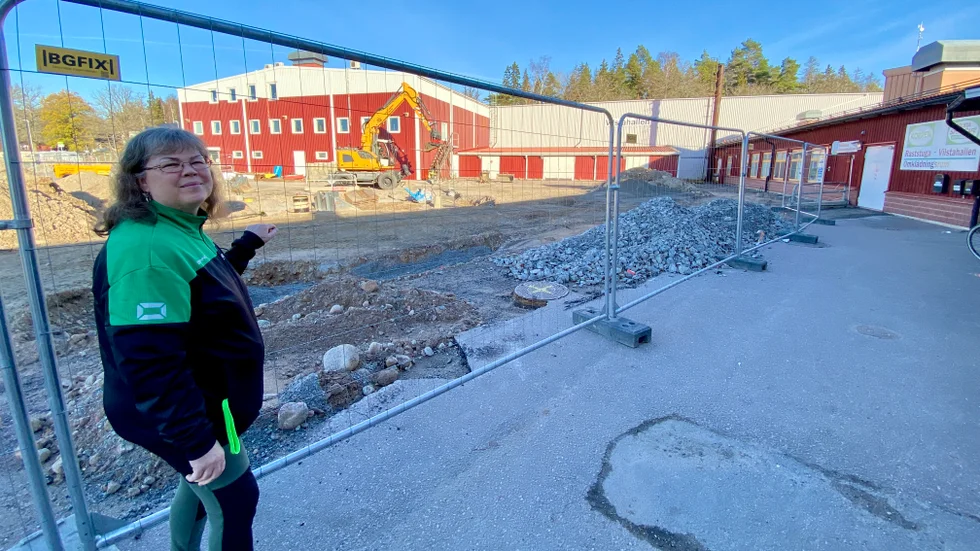 Eva Kearns är kanslist på Korpen. Hon säger att många av deras medlemmar knorrar lite över den uppgrävda ytan utanför Vilstahallen och den borttagna parkeringen. "Många är gamla och orkar inte gå så långt."