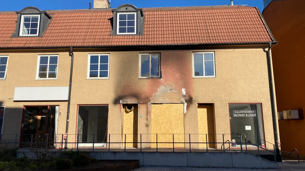 Så här ser det ut vid fastigheten på Bergslagsvägen två månader efter den stora branden.