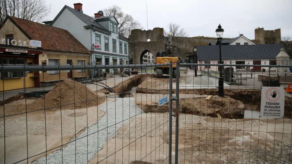 Den första etappen av grävarbetena är i full gång på Södertorg.