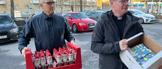 Här lämnar de julklappar till de som sitter inlåsta i häktet