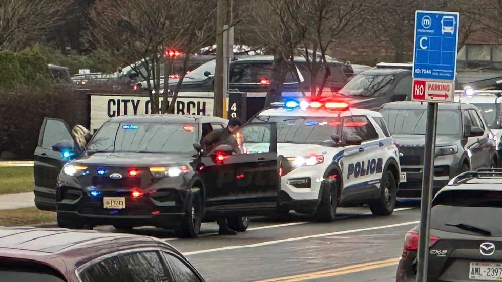 Flera personer sköts vid en skola i staden Madison i Wisconsin på måndagen.