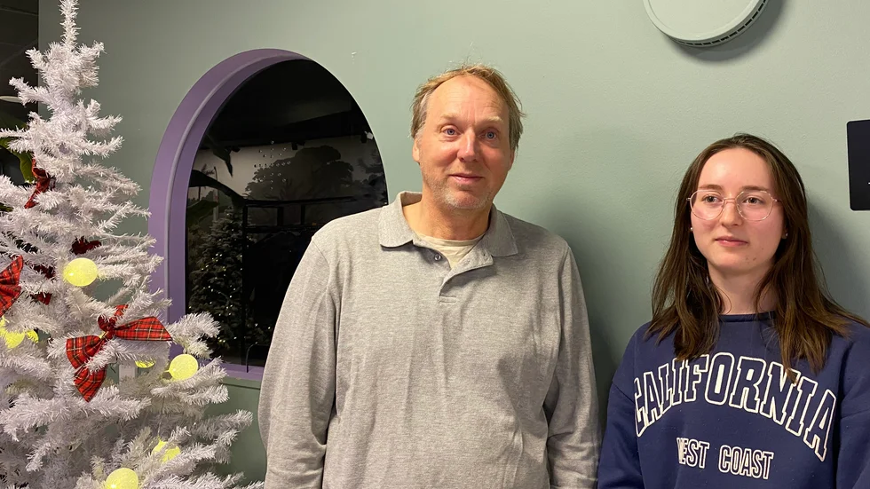 Alfred Österberg med dottern Olivia Österberg. Han började spela fiol, tack vare henne.
