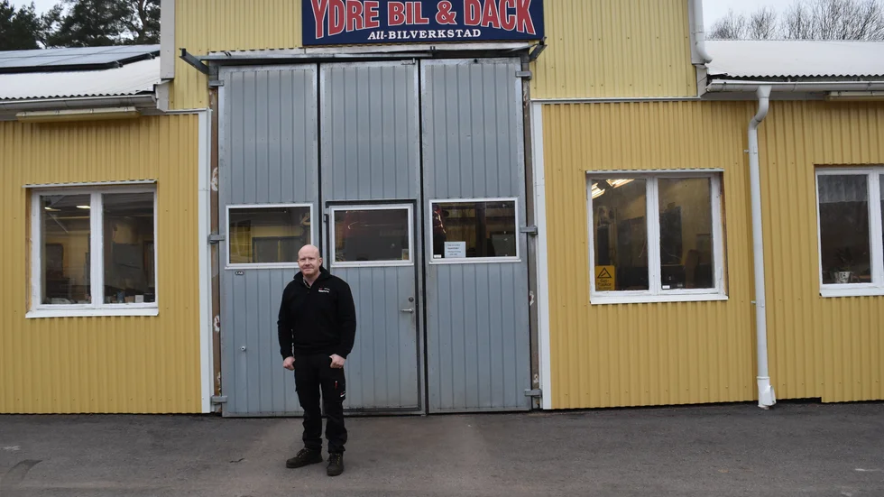"Bosse hade verksamheten här i 20 år, så han är nog lite nostalgisk", säger Emil Andersson som nu driver Ydre Bil O Däck. 