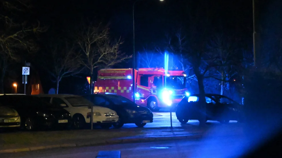 Räddningstjänsten, polis och ambulans ryckte ut till Ullstämma på fredagskvällen.