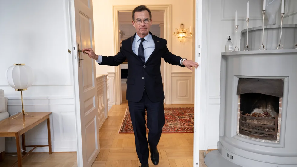 Statsminister Ulf Kristersson intervjuad av TT på Sveriges ambassadörs residens i Köpenhamn.