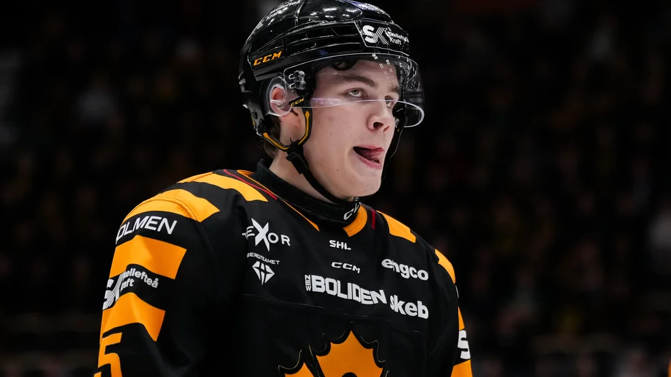 Axel Sandin-Pellikka är tillbka till vänster i powerplay och gjorde mål från den positionen mot HV71. 