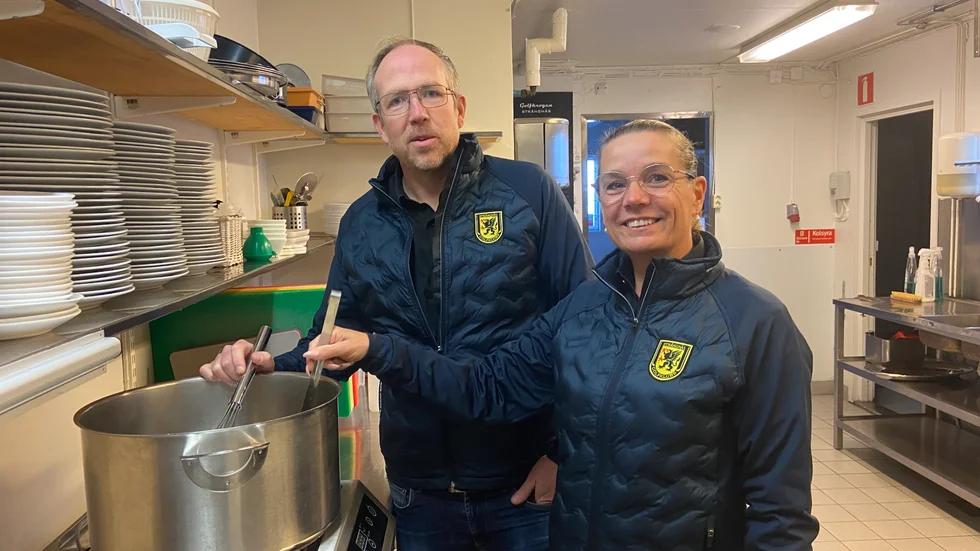 Till att börja med ska paret Benny och Ingela Åkesson arbeta ensamma i golfrestaurangen. Det blir stort fokus på luncher/husmanskost.