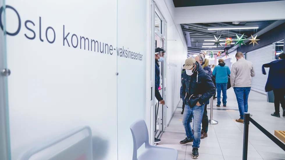 Kö för tredje dosen covid-vaccin i Oslo.
