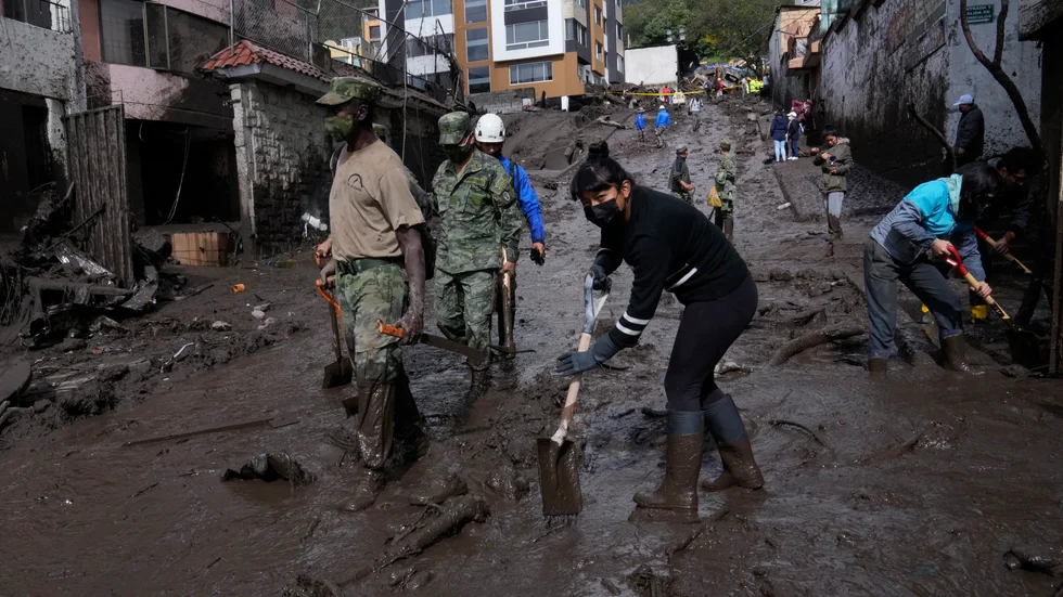 Många personer omkom i ett jordskred i La Gasca i Quito i Ecuador.