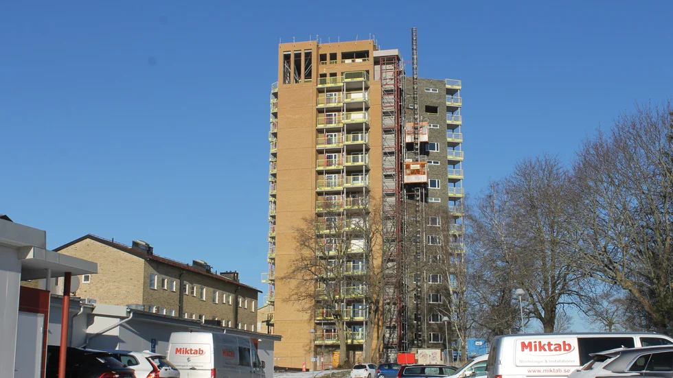 Bostadsprojektet Facklan har nått sina 15 våningar. Vy från Storgatan.