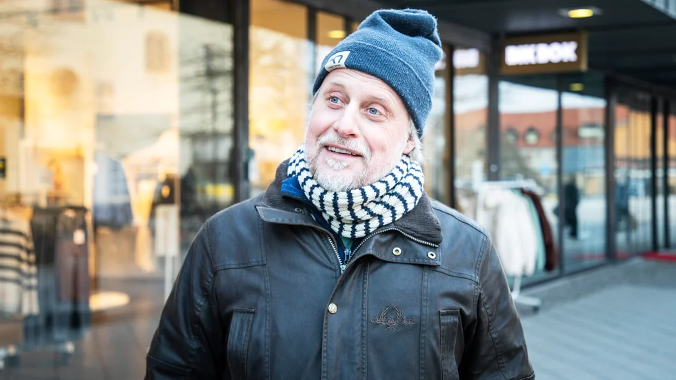 Det har blivit få kramar och handslag under pandemin. Mycket bra, tycker Tomas Johansson. "Ta i hand? Aldrig igen!"