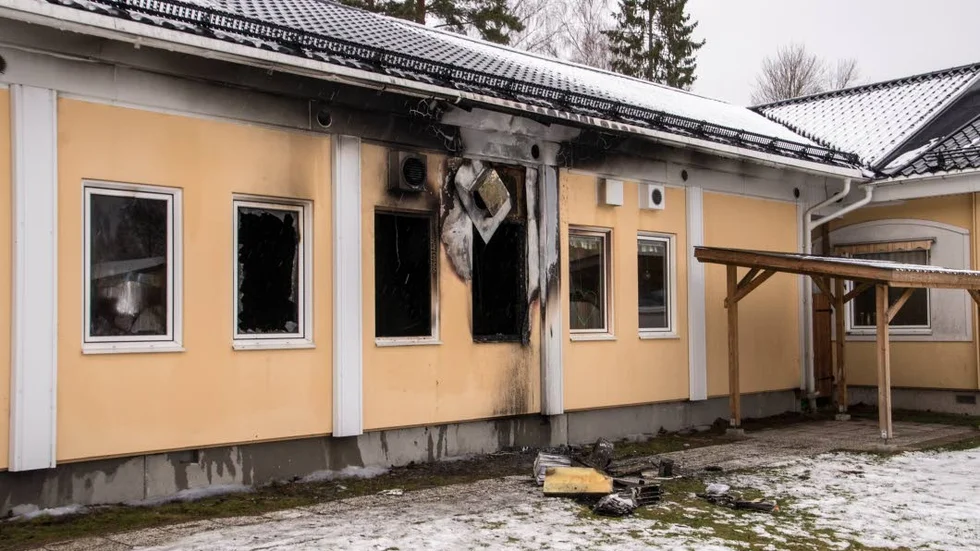 Dramatisk. En förälder uppger att familjen inte fick någon information om att det brunnit på barnets förskola utan möttes av en utbränd lokal.