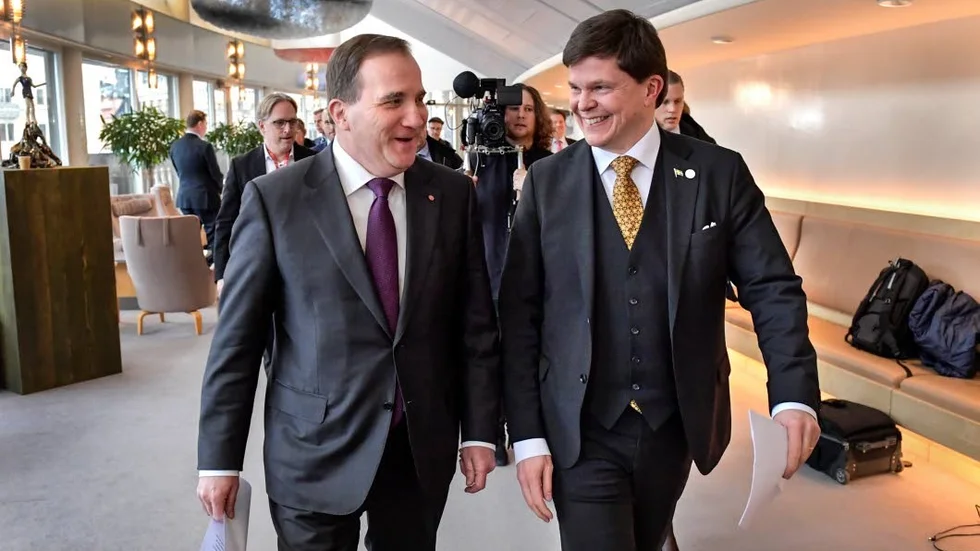 Två glada herrar i riksdagen på onsdagen. Talman Andreas Norlén slipper att "misslyckas" genom ett extraval och Stefan Löfven blir vald till statsminister.