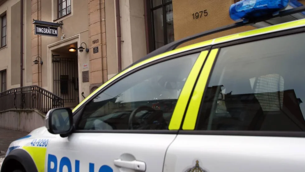 Den 18-åriga mannen som häktades misstänkt för bland annat rån är tidigare döms för våldsbrott.