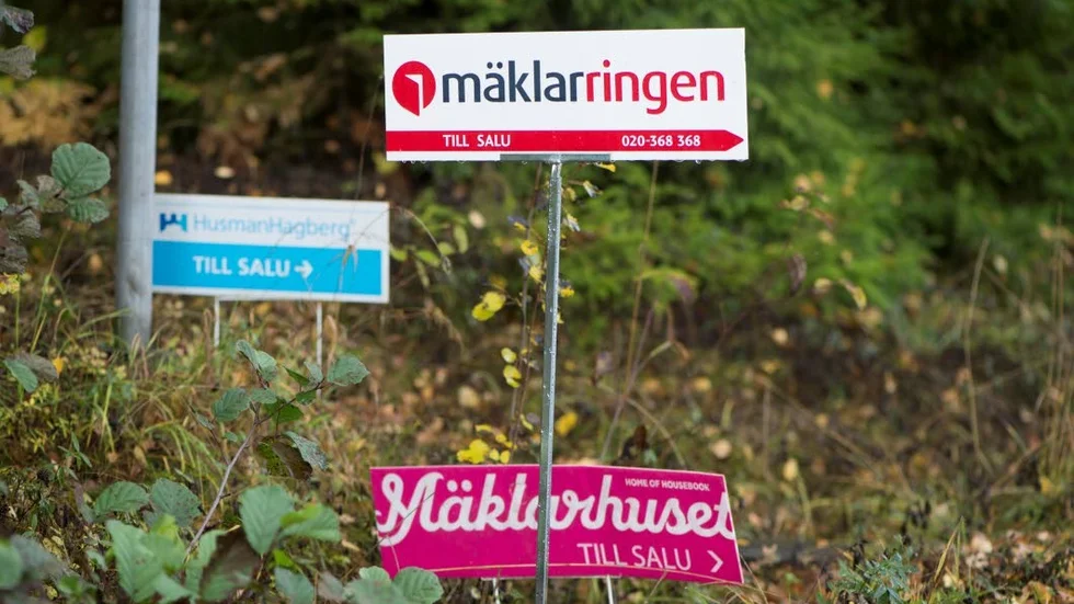 Mäklaren som varnas jobbar inte på någon av de här mäklarföretagen.