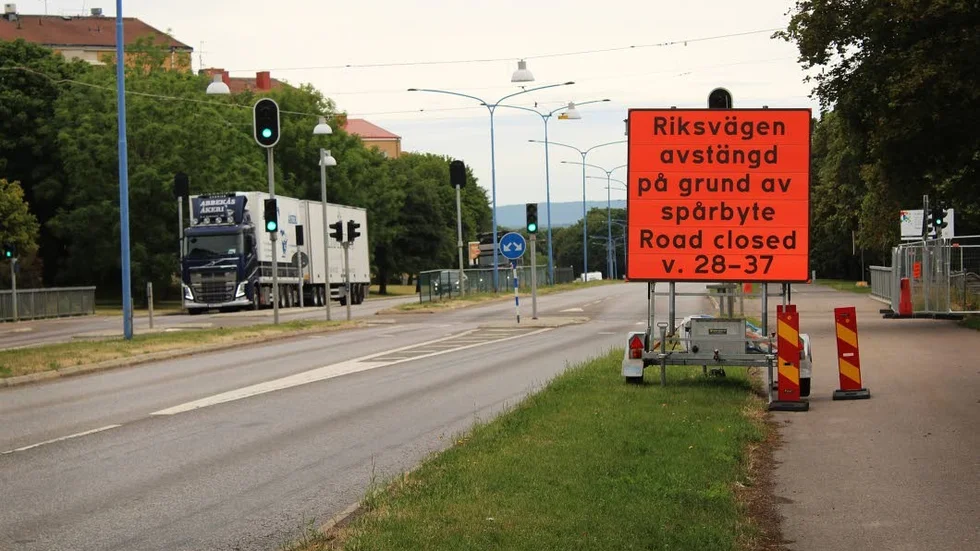Nästan hela sommaren har Riksvägen vart avstängd. Men på tisdag öppnar den igen.