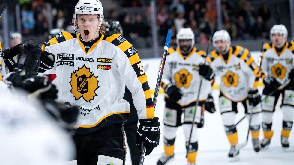 Albin Eriksson gjorde sina två första SHL-mål i karriären när AIK vann med 3–2 borta mot Frölunda i höstas. 