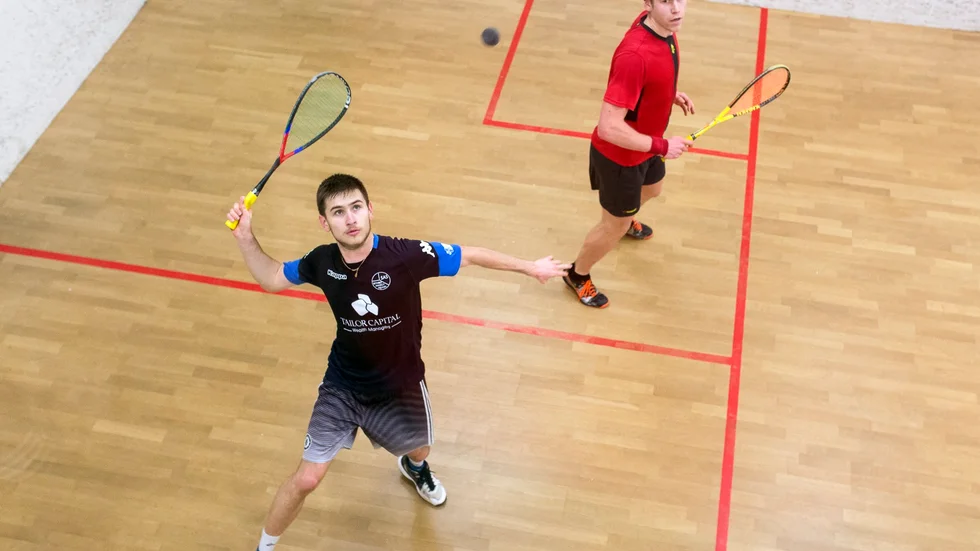 Miko Äijänen (röd tröja) vann finalen i Cronimet Swedish Open.