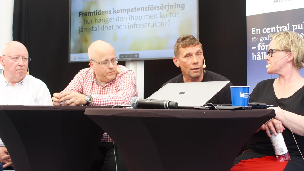 Panelen på kompetensförsörjningsseminariet. Från vänster: Bo Krogvig, LKAB, Mikael Staffas, Boliden, Staffan Forssell, Statens kulturråd och Maria Stenberg, Region Västerbotten.