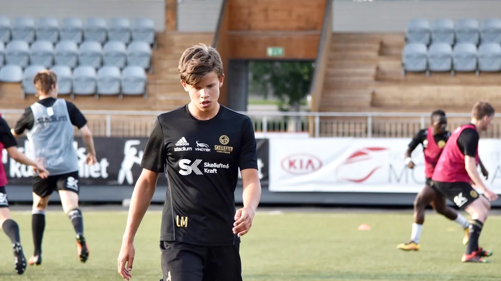 17-årige talangen Ludvig Markgren har skrivit på för två nya år med Skellefteå FF. 