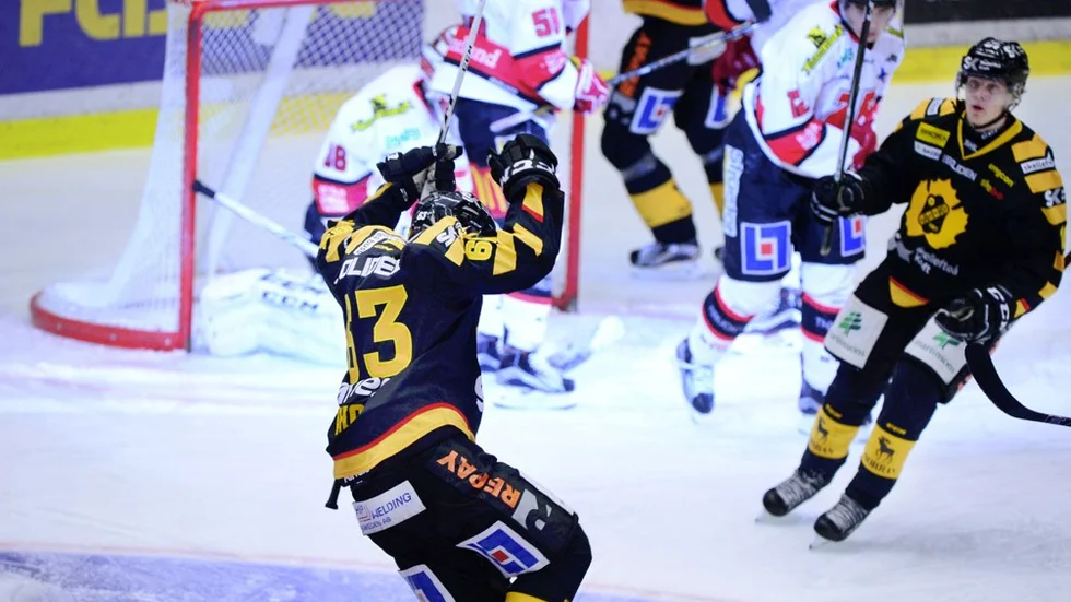 Jubel. Sebastian Aho jublar efter sitt mål som blev matchavgörande. Foto: ROBERT GRANSTRöM / TT NYHETSBYR.