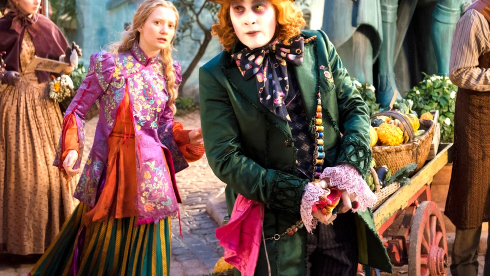 Tillbaka. Mia Wasikowska och Johnny Depp återkommer i ”Alice i Spegellandet”. Foto: Peter Mountain.