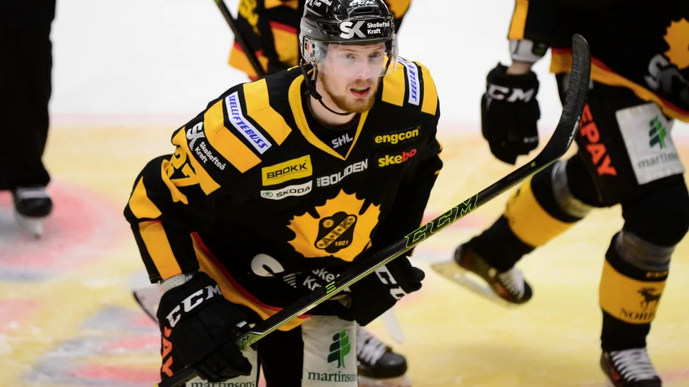 Utgående kontrakt. En djupt besviken Martin Lundberg vill inte kommentera sin egen framtid. Foto: Robert Granström/TT.
