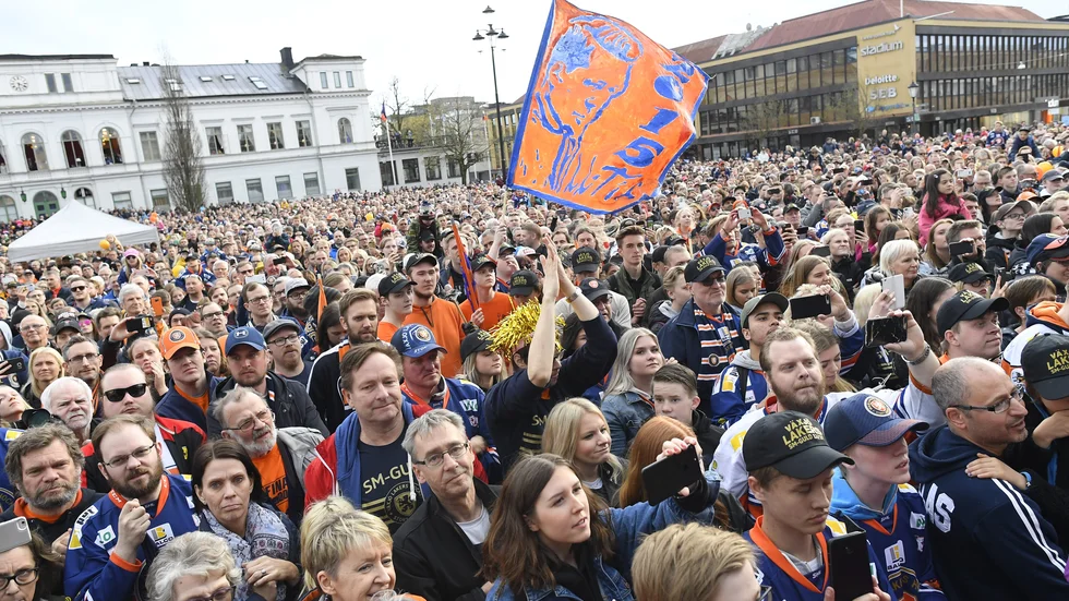Stortorget i Växjö är större än Stora torget i Visby. Här firas hockeyguld.
