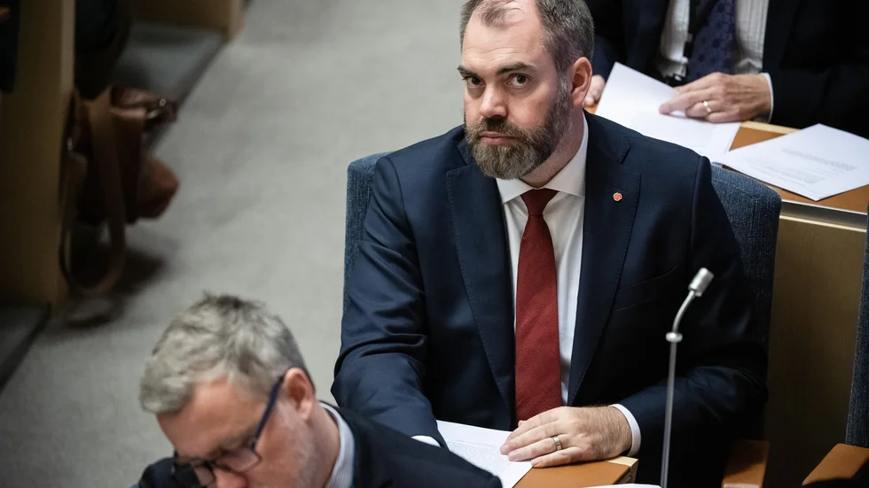 Fredrik Lundh Sammeli begär en riksdagsdebatt med infrastrukturministern angående Malmbanans framtid. 