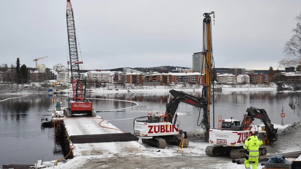 Insändarskribenten tycker att det finns tveksamheter kring de som bygger Karlgårdsbron.