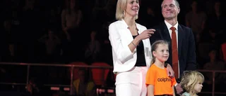 Tårfyllt när Elisabeth Egnells linne hissades i Stadium Arena